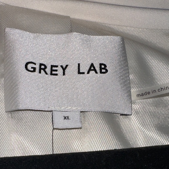 GREY LAB Women's Elegant Cream Blazer - Picture 5 of 6